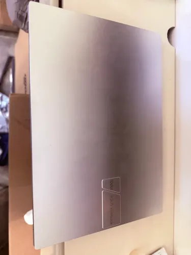 ASUS vivobook 16 ( NUNCA USADO)