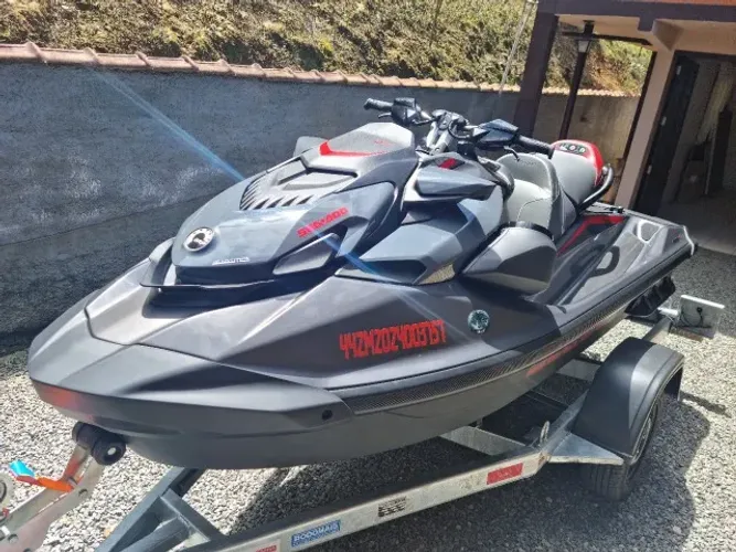 Jet Ski Sea Doo 2024 - GTRX 300 - 53 horas em Excelente condição, Todo revisado