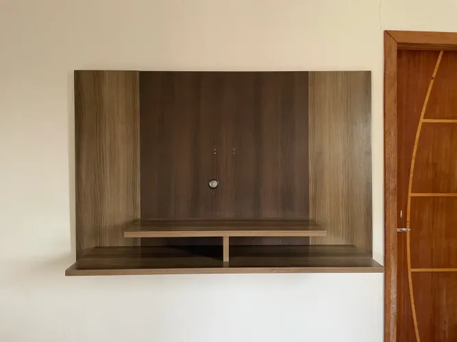Painel de TV em boas condições