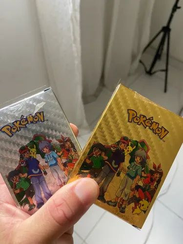Kit 55 Cartas Pokémon Brilhantes Douradas Prata  Cards Colecionáveis Raro em Metal