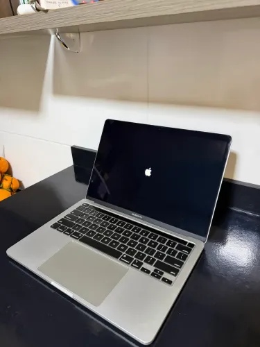 MacBook Pro 13 inch 2020 touchbar, Intel I5 16gb 512gb SSD