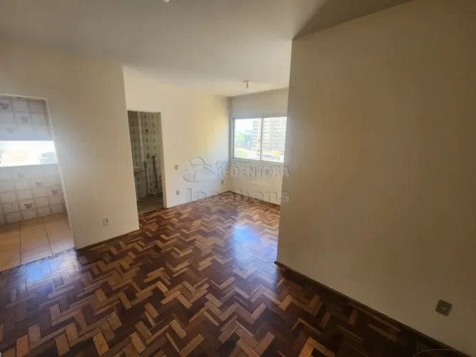 Apartamento de 1 dormitório com armário no bairro Vila Redentora