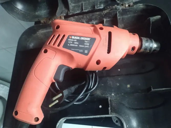 Vendo furadeira Black Decker