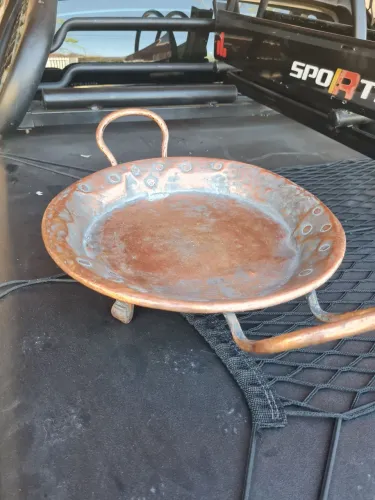antiga fruteira em cobre batido