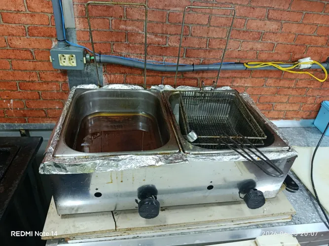 Vendo fritadeira a gás duas cestas