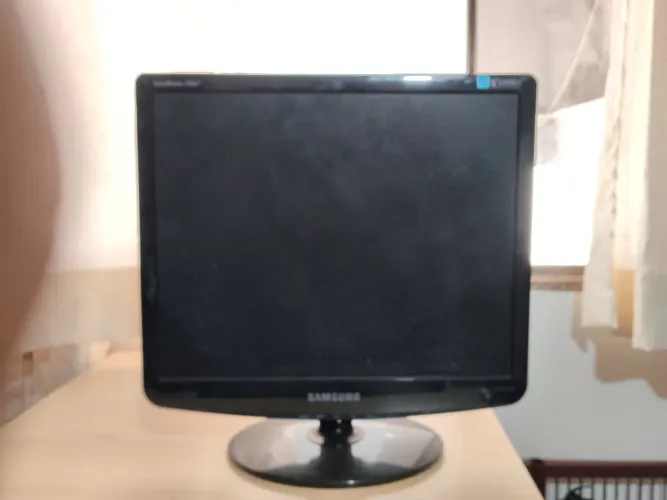 Monitor LCD Samsung SyncMaster (Para Conserto ou Retirada de Peças)