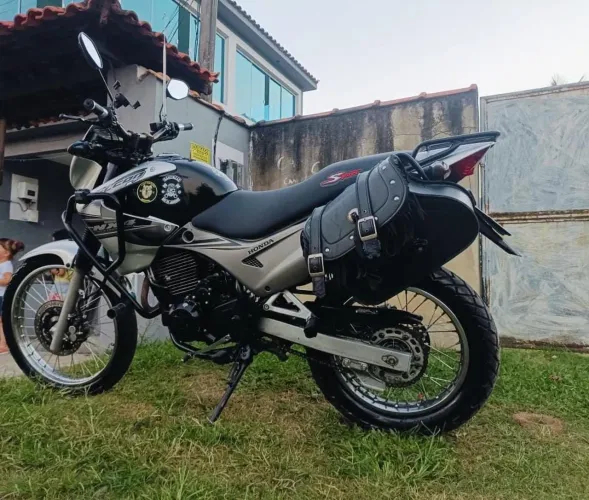 Vendo Falcon 2008 muito conservada.