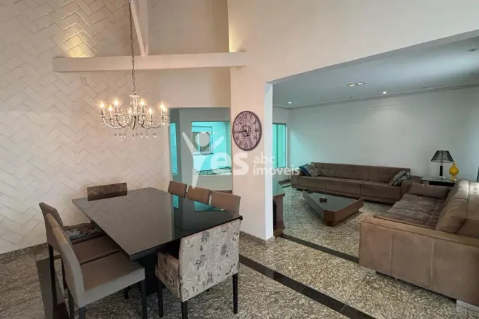 Sobrado com 326 m², Piscina e Churrasqueira para Alugar no Campestre REF: 20234