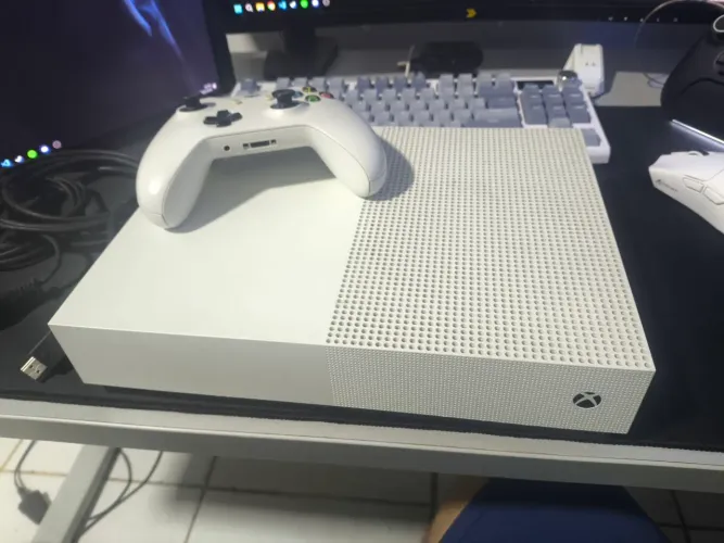 Xbox one S, 1tb com controle