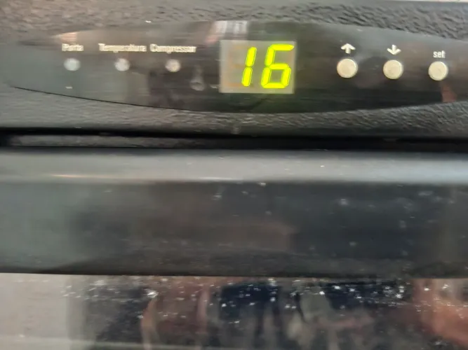 Adega Climatizada Art Des Caves Avante-Garde-40 Luxo Premium 127V Excelente conservação