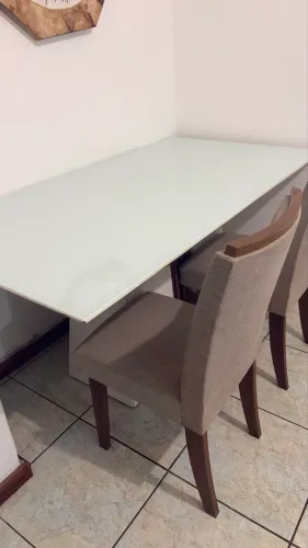 Mesa com tampo de vidro 1,70 x 90 cm