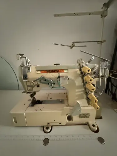 Máquina de costura galoneira