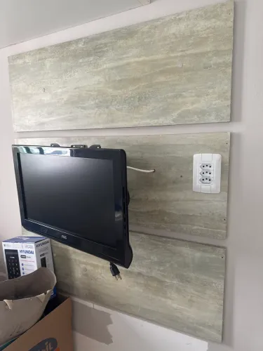 Painel em madeira para TV 03 peças 90x32 cada