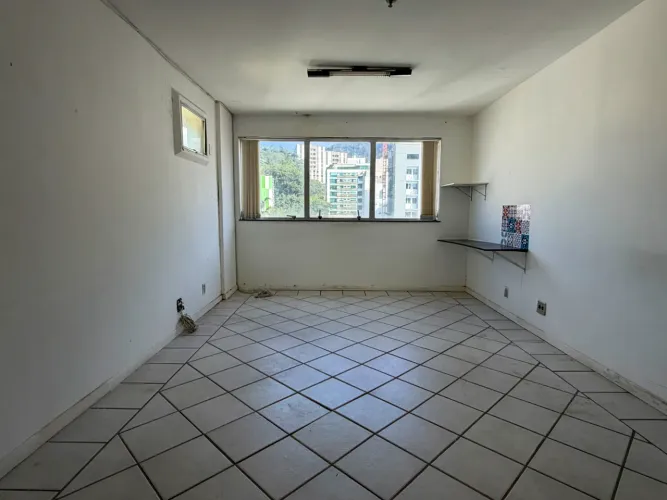 Sala comercial com ante sala no Centro para venda
