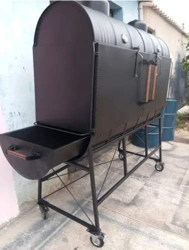 Churrasqueira pra defumação e convencional excelente capacidade