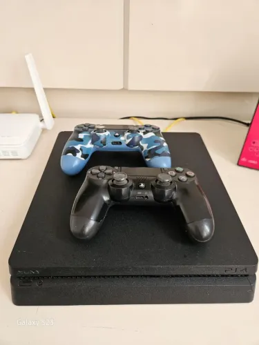 Vendo ps4 usado muito novo