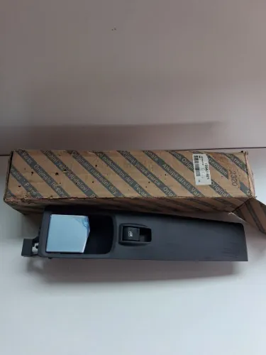 Moldura da porta direita dianteira do controle de vidro elétrico do idea ano 09/10