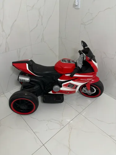 Moto elétrica infantil