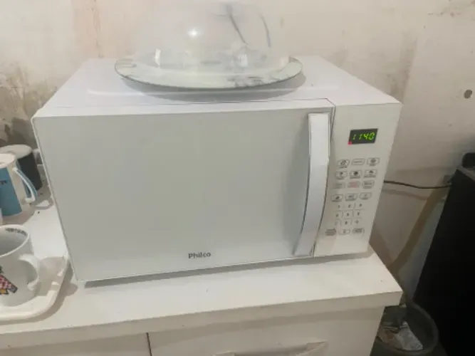 Microondas novo, 6 meses de uso. Passei no concurso e vendendo algumas coisas