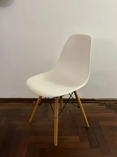 Conjunto de 4 Cadeiras Eames Brancas Pé de Madeira