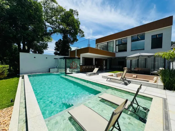 Linda casa de luxo em requisitado condomínio em Angra dos Reis-RJ