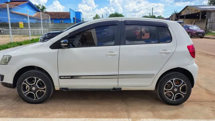 Volkswagen Fox Selecao 1.0 Total Flex 8V 5P 2014