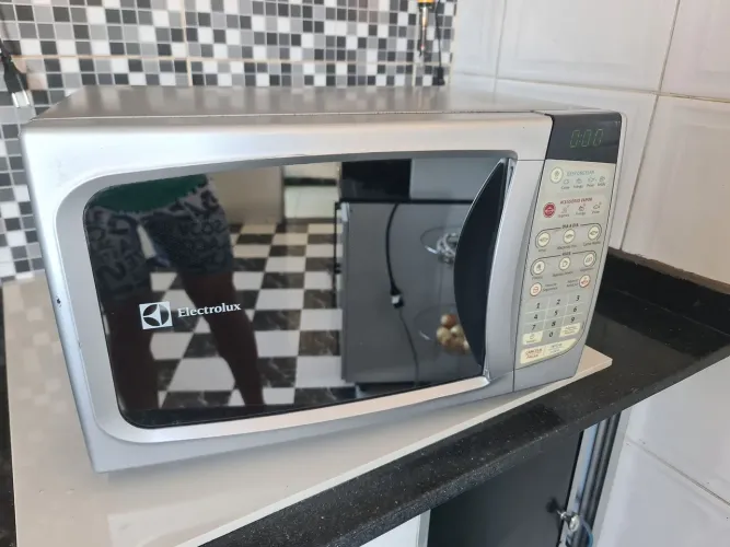 Micro-ondas electrolux 20 litros ótimo estado 
