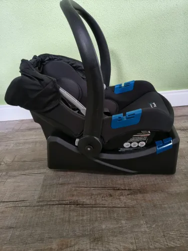 Bebê conforto Burigotto com base Touring