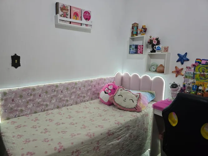 Vendo cama box solteiro colchão incluso e Brinde