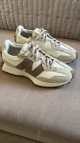 New Balance 327