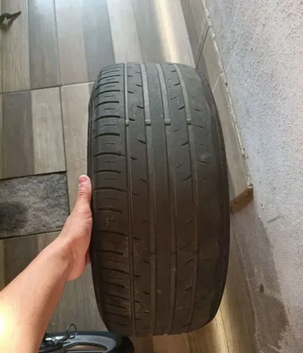 PNEU 225/50/17 MEIA VIDA marca Dunlop 