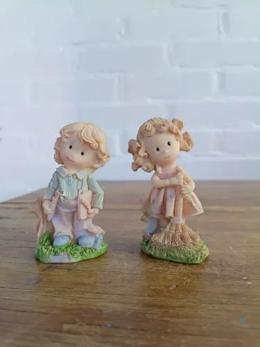 Casal de bibelôs lindos antigos vintage menina e menino decoração Antiquario casa antiga