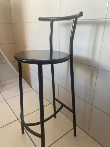 Banqueta de metal usada Tok Stok