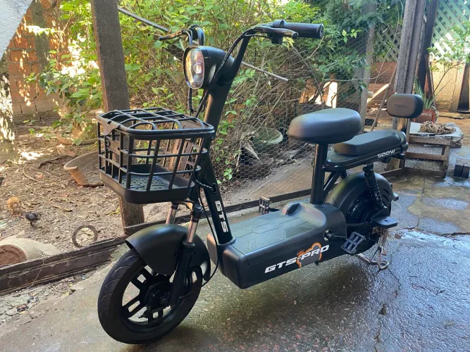 Valor a negociar: Bicicleta elétrica - 500 Watts - acompanha carregador e capacete