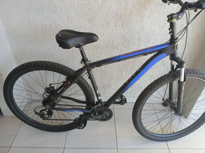 SÓ HOJE - Bike 21 marchas, em ótimo estado.
