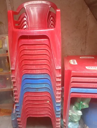 Conjunto de mesas e cadeiras de bar