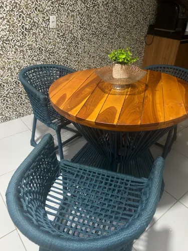 vende-se mesa de área externa com 4 cadeiras