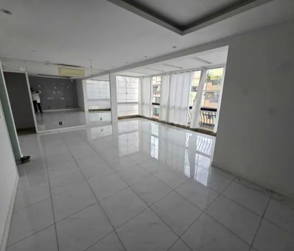 Apartamento : / Residencial / Recreio dos Bandeirantes