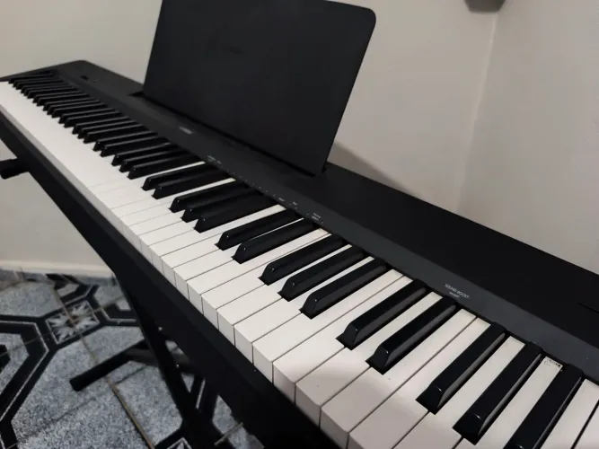Piano Digital P145