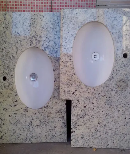 Pias de banheiro