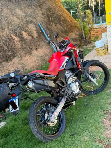 Vendo xre 300 novissima, com baixo km, toda equipada!
