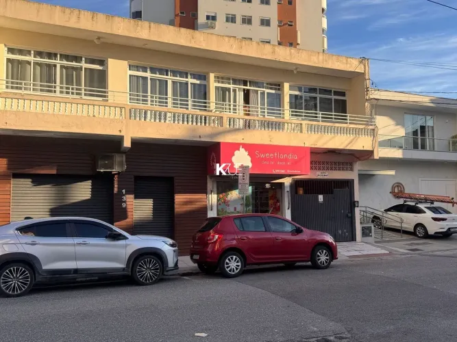 Casa comercial no estreito 364m² ? 5+ Quartos ? 2 Vagas ? 5+ Banheiros
