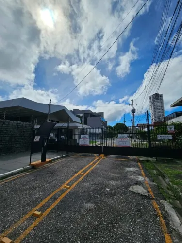 Casa em Alameda Fechada em frente ao Bosque na Almirante Barroso com 4 suítes
