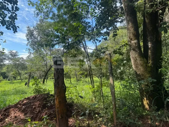 Terreno à Venda na Comunidade Rural De Cachoeirinha em Divinópolis MG.