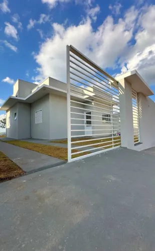 ( RIBEIRÃO CLARO PR ) Casa à venda : 2 quartos , sala , cozinha e banheiro
