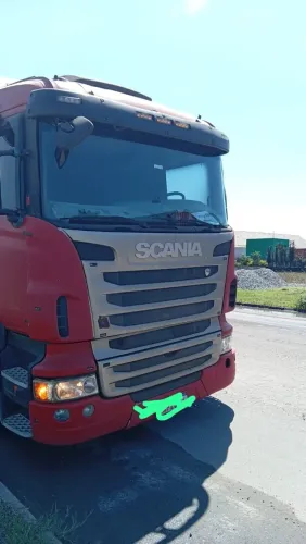 Conjunto, cavalo Scania com carreta randon