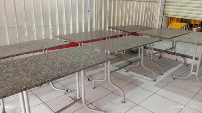 Conjuntos de mesas com cadeiras em granito
