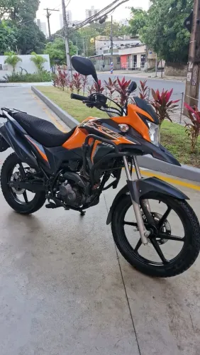 Vendo uma moto xre 190 muita nova