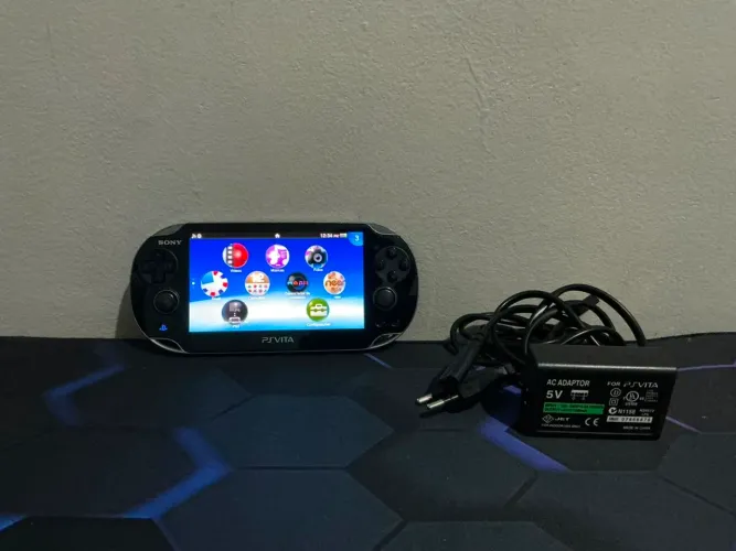 PS Vita 8gbs (Desbloqueado em perfeito estado)