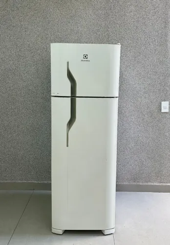 Geladeira Electrolux DC35A está Novinha